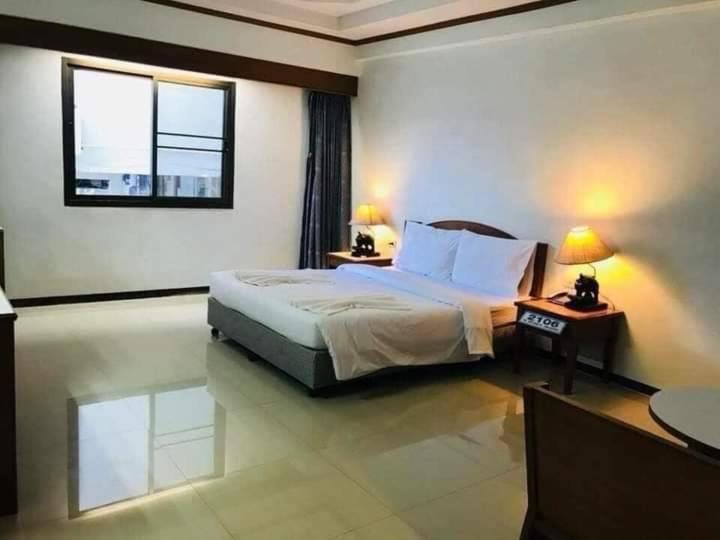 נאקהון סאוואן Vatchara Northgate Hotel מראה חיצוני תמונה
