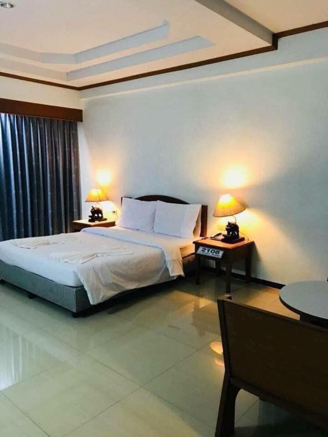 נאקהון סאוואן Vatchara Northgate Hotel מראה חיצוני תמונה
